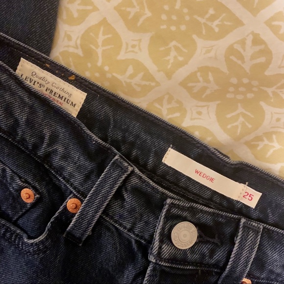 Levi Wedgie Jeans - Picture 3 of 8